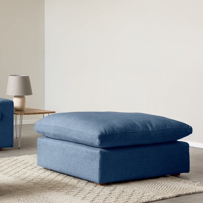 DOMAIN | ספה רכה ומפנקת לסלון עם הדום תואם