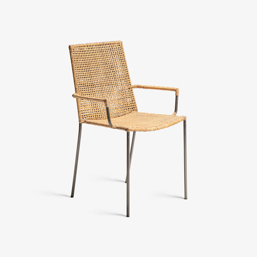 מעבר לעמוד מוצר ISHITA | כיסא מעוצב עם ידיות בשילוב ברזל וראטן טבעי