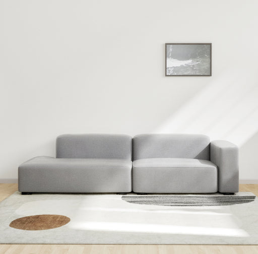 מעבר לעמוד מוצר LEEDS | ספה נורדית בעיצוב מודרני ובבד אריג מהמם