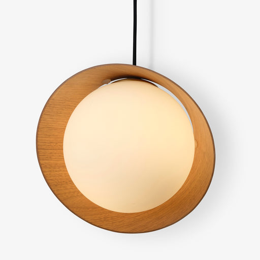 מעבר לעמוד מוצר LIVA | מנורת תליה מעץ בגוון אגוז ובשילוב זכוכית