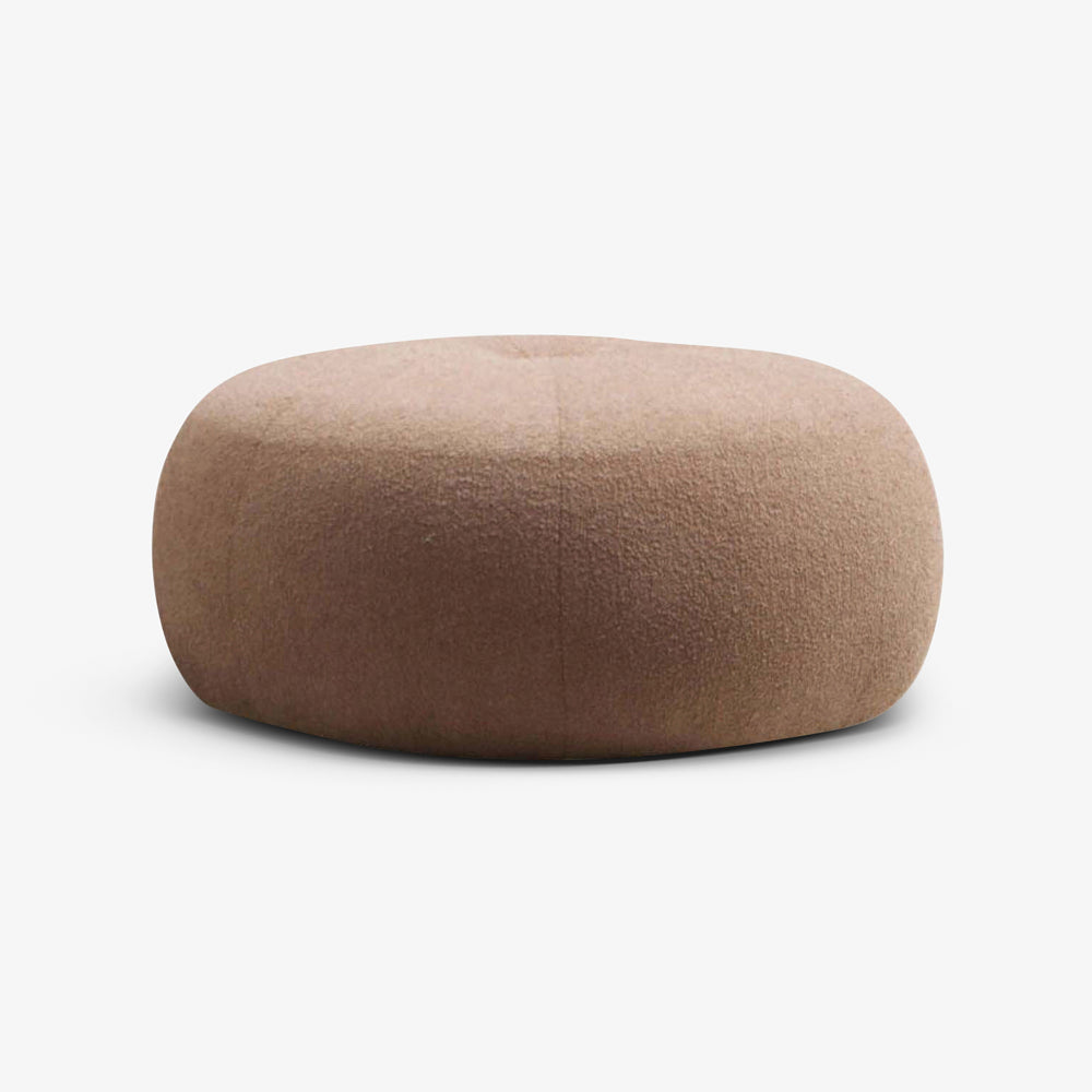 NIGI | הדום עגול מרופד ומעוצב בסגנון נורדי, גוון קפוצ'ינו