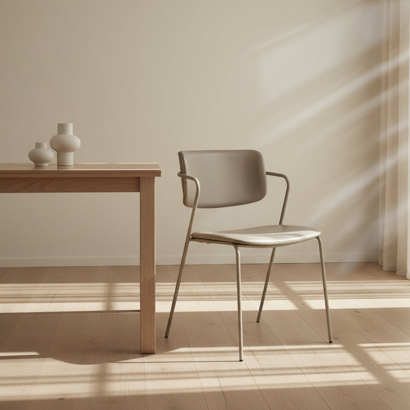 RIMO | כיסא מרופד בבד דמוי עור בשילוב מתכת