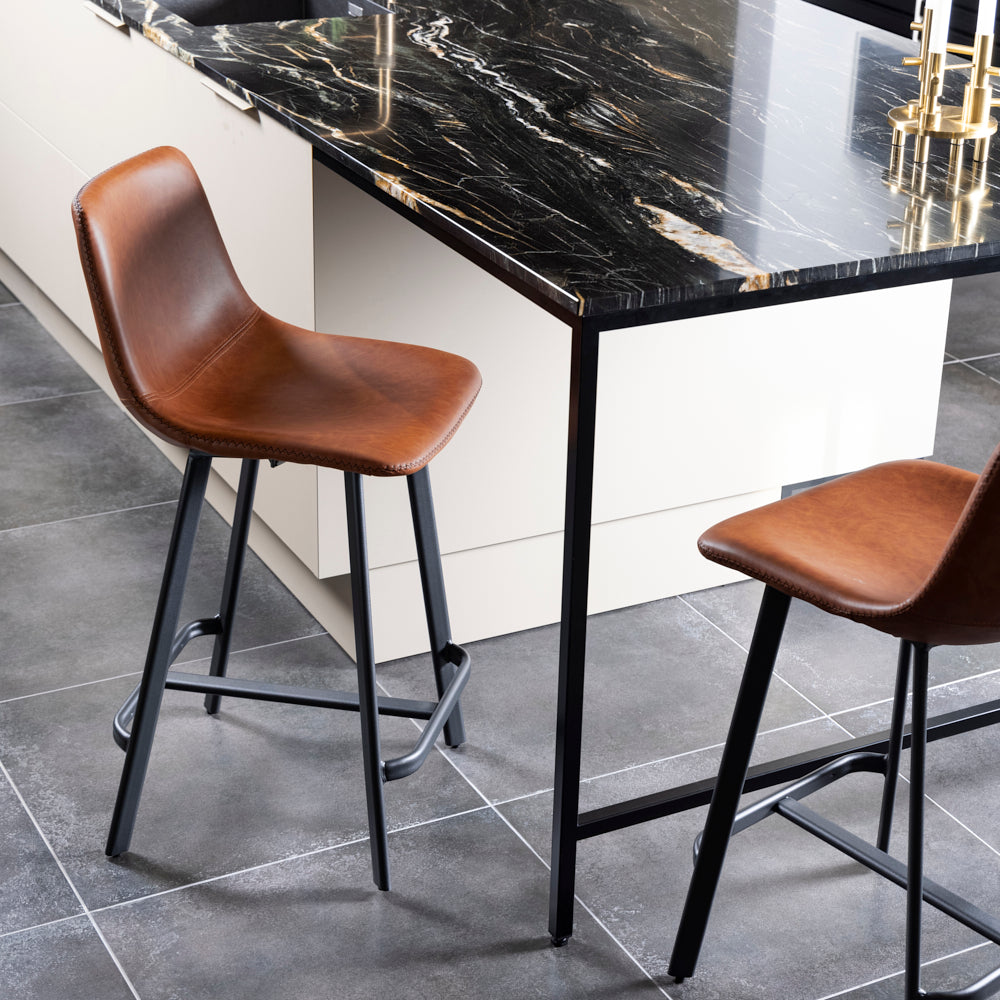 COMPAS |  כיסא בר מודרני מרופד בבד דמוי עור - KUALA