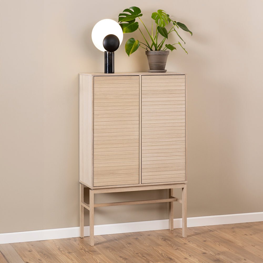 MEKO | שידת אחסון מעץ עם מדפים סגורים