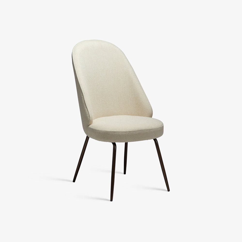 URBANO | כיסא מרופד בבד בוקלה בשילוב מתכת בגוון פליז