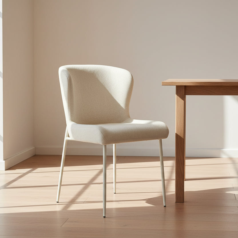 MILI | כיסא מרופד בבד בוקלה בשילוב מתכת בגוון תואם