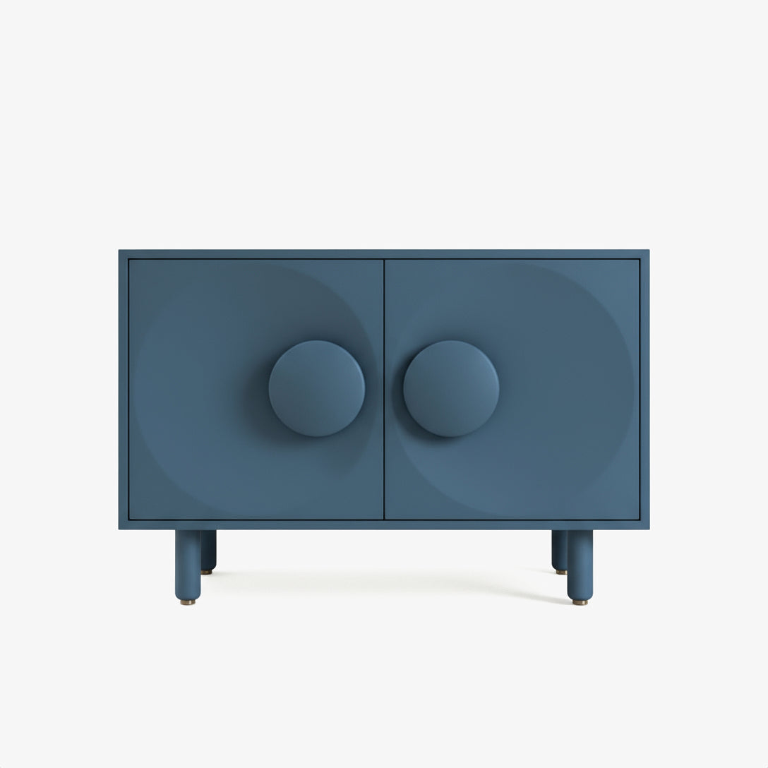 TORGA | שידת אחסון מעץ עם מדפים סגורים