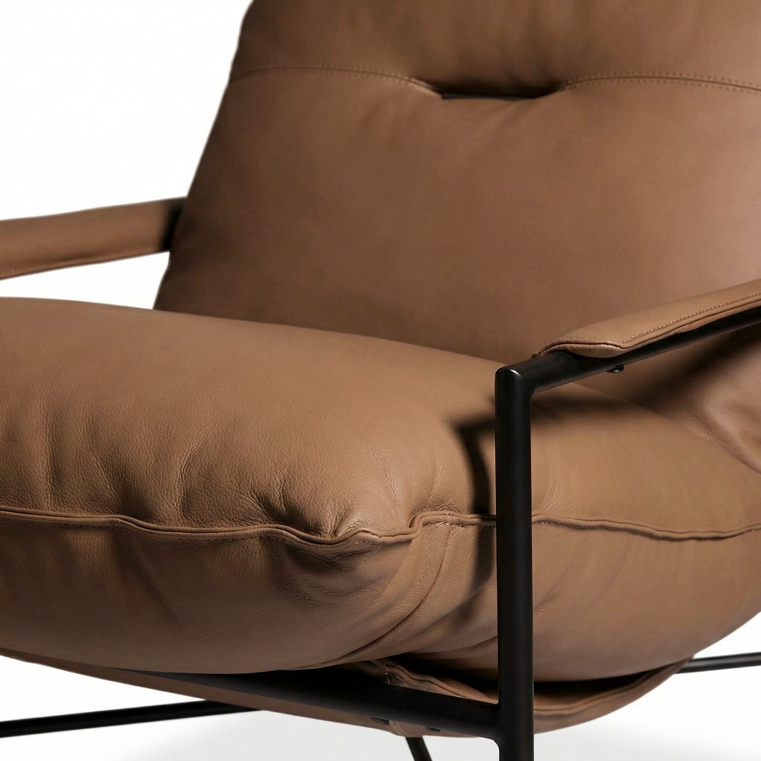 ELOFEK | כורסא מרופדת עור בשילוב מתכת - KUALA