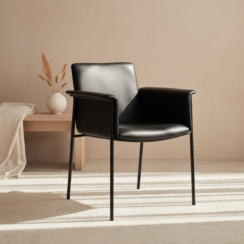 TRELIA | כורסא מרופדת בבד דמוי עור בשילוב מתכת