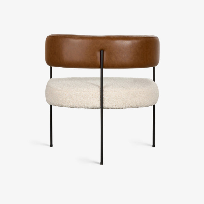 FOUR  | כורסא מעוצבת בסגנון אורבני עכשווי עם מושב בד בוקלה ומשענת דמוי-עור