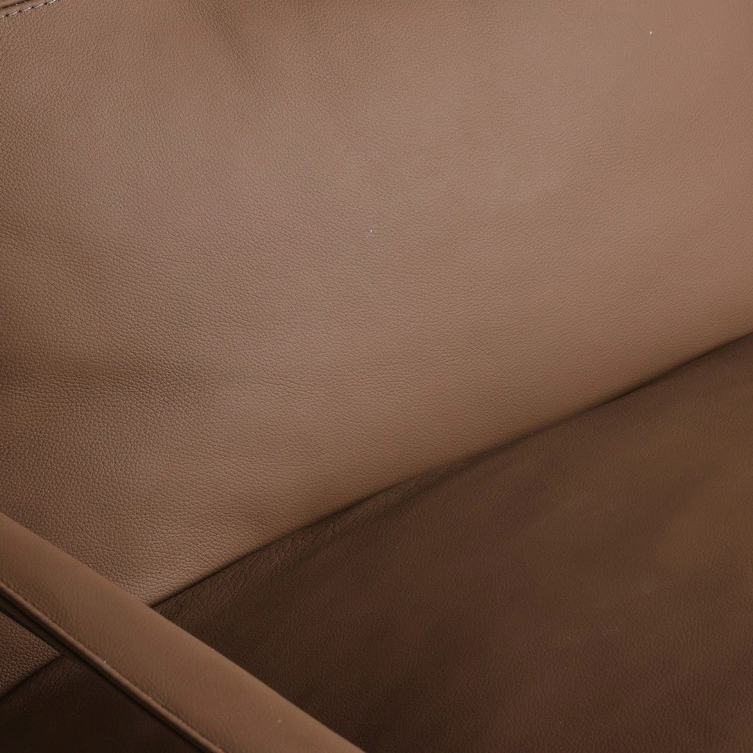 ELOFEK | כורסא מרופדת עור בשילוב מתכת - KUALA