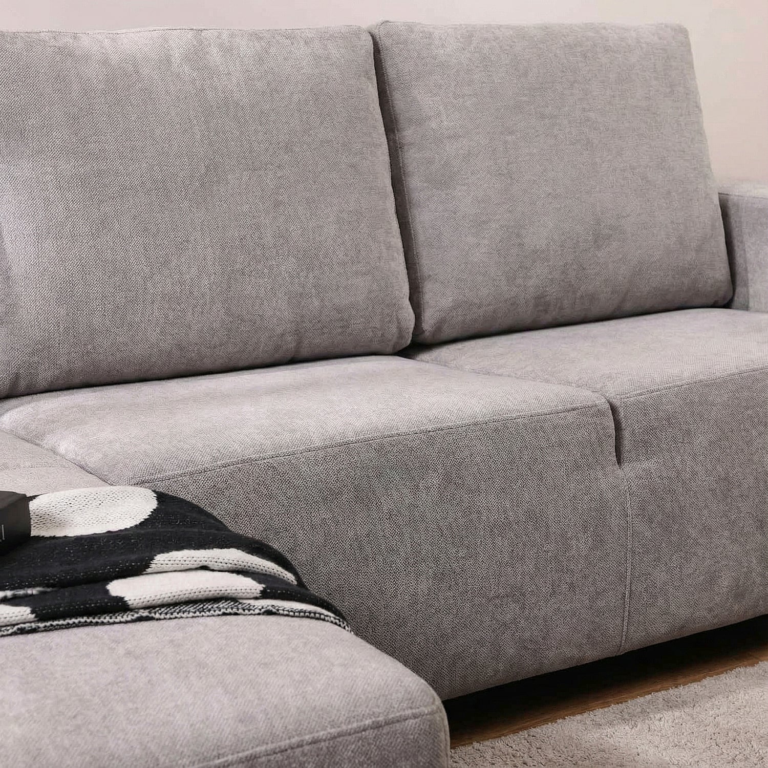 INGAF | ספת שזלונג מודרנית מרופדת בבד אריג