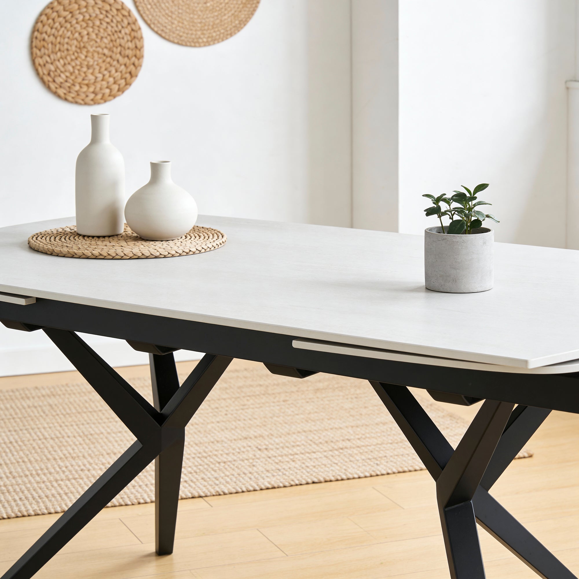 BRUNT | שולחן אוכל מלבני נפתח, מגיע בשני גדלים