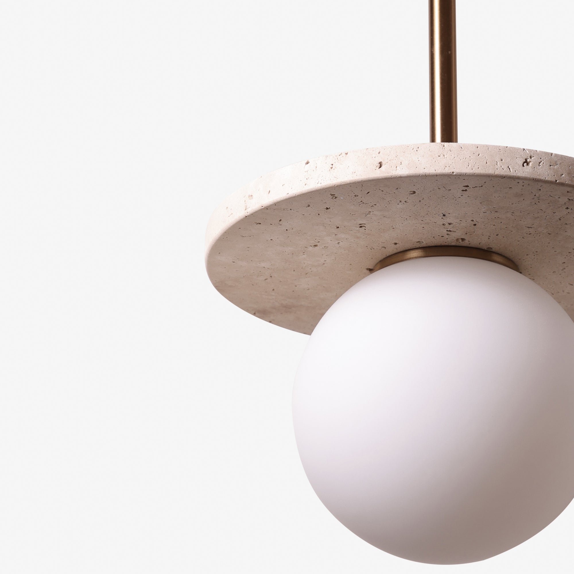 COVI | מנורת תליה מעוצבת בשילוב טרוורטין