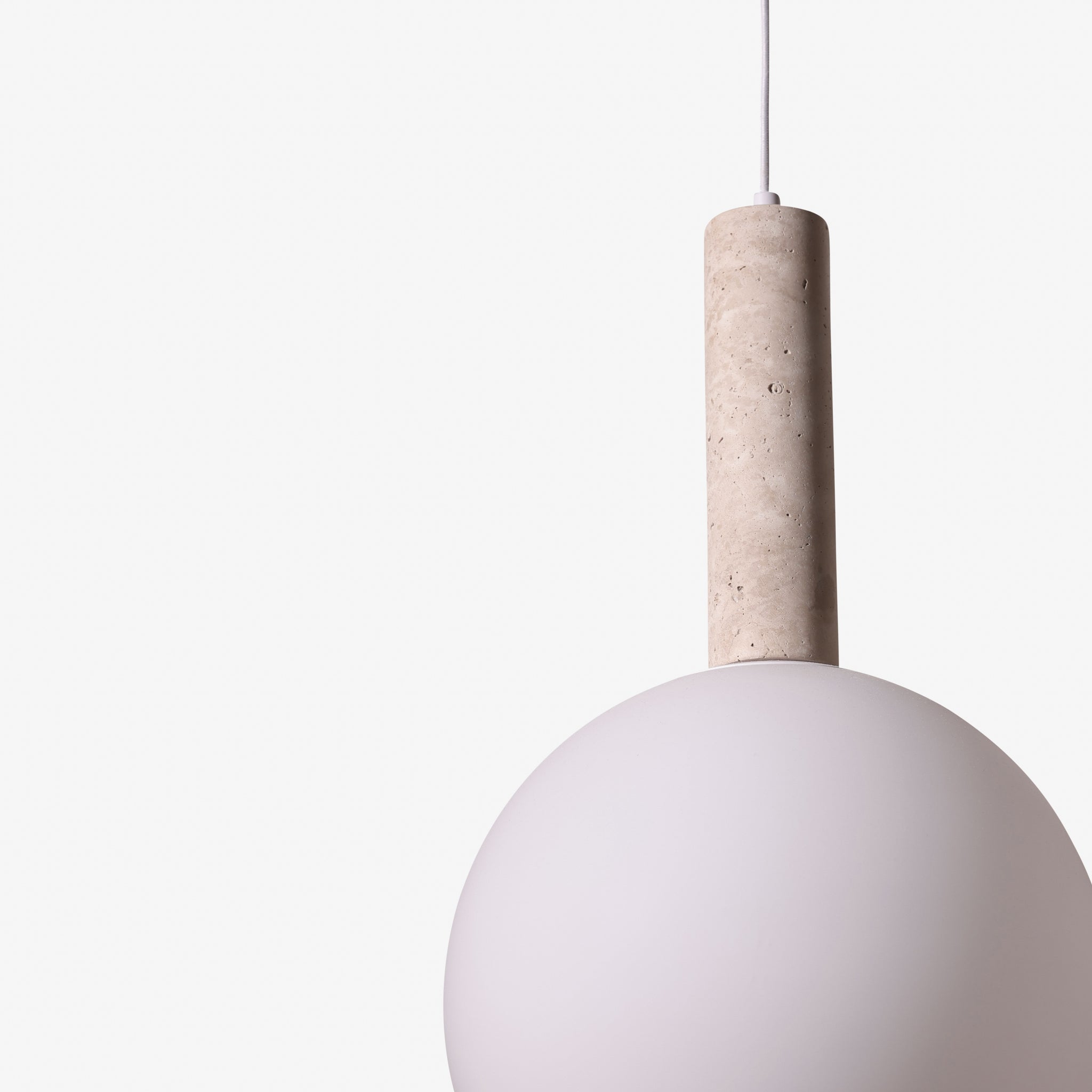 GIWOT | מנורת תליה מעוצבת בשילוב טרוורטין