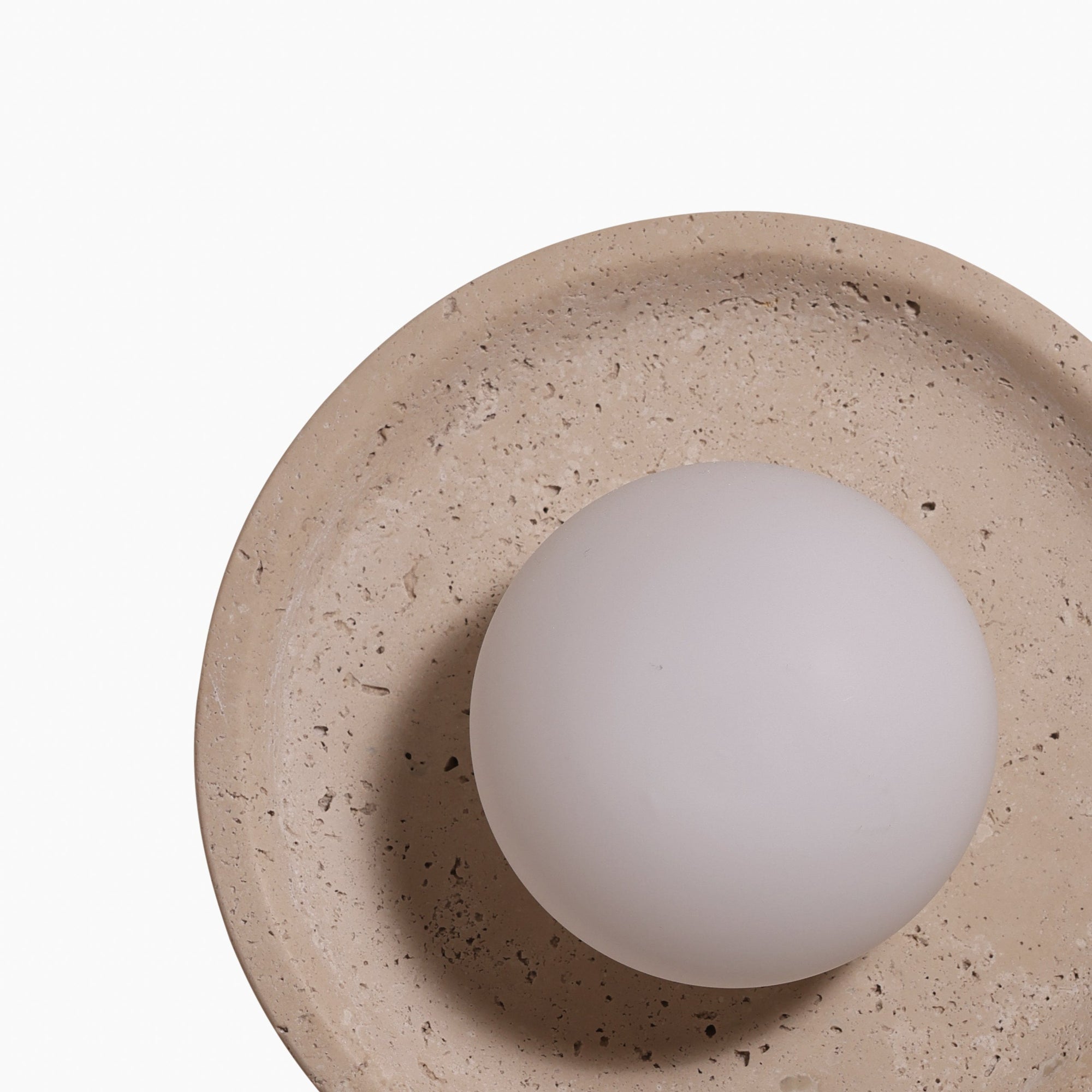 HIPA | מנורת קיר עגולה משולבת טרוורטין