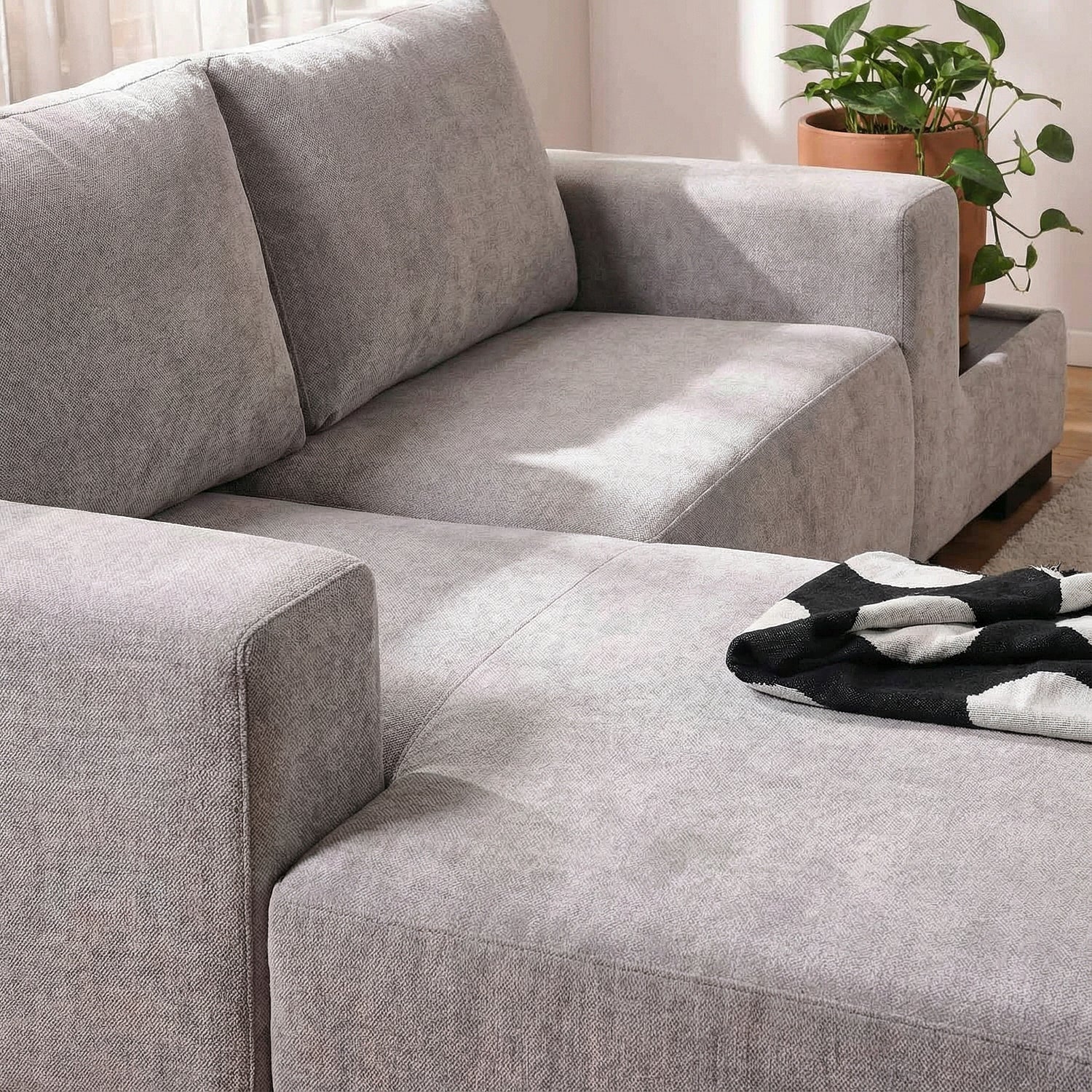 INGAF | ספת שזלונג מודרנית מרופדת בבד אריג