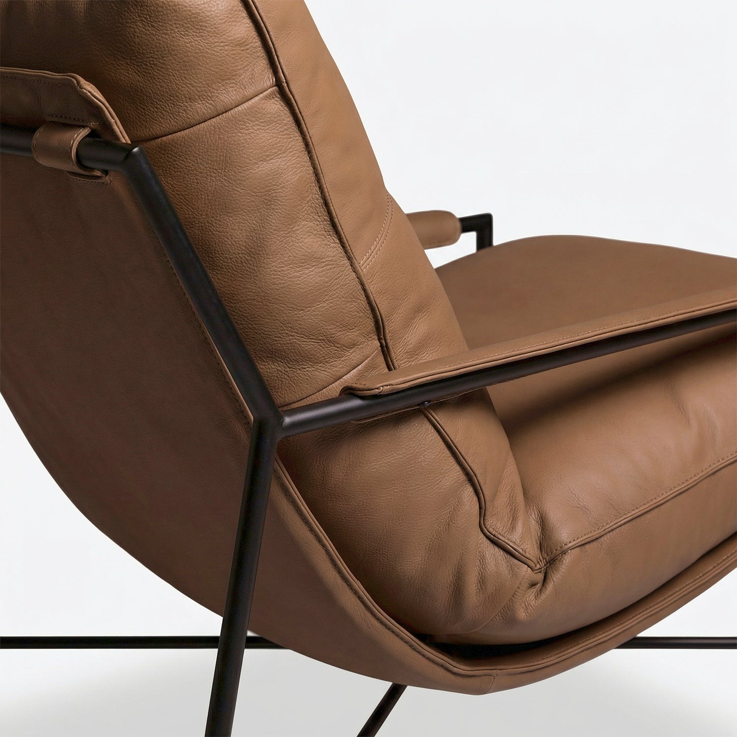 ELOFEK | כורסא מרופדת עור בשילוב מתכת - KUALA