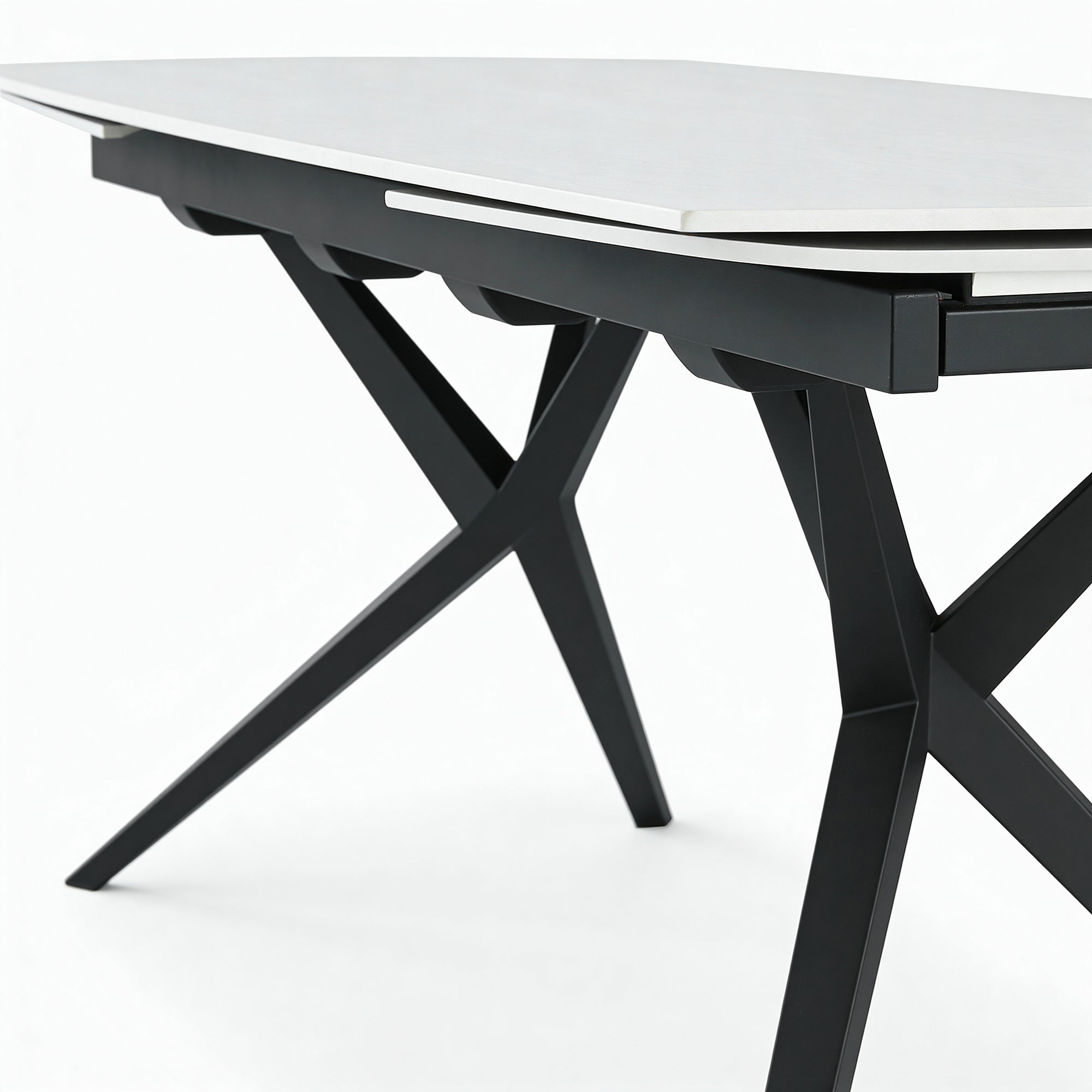 BRUNT | שולחן אוכל מלבני נפתח, מגיע בשני גדלים