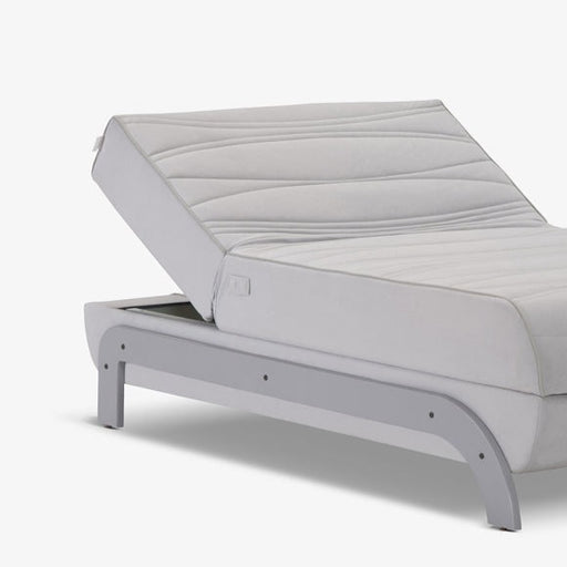 מעבר לעמוד מוצר TANO | מיטה וחצי מתכווננת חשמלית בגוון אפור בהיר, עם רגלי מתכת מעוצבות