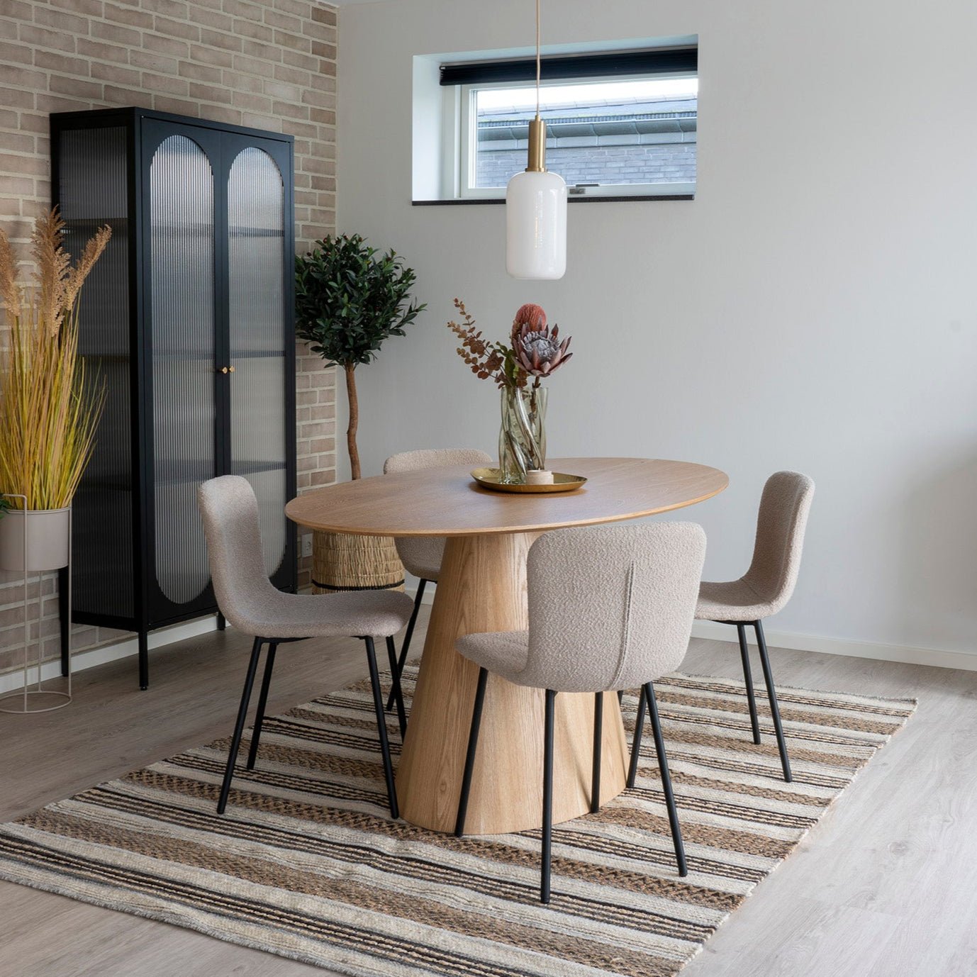 NALYA | שולחן אוכל אובלי 160/90 ס"מ, עד 8 סועדים