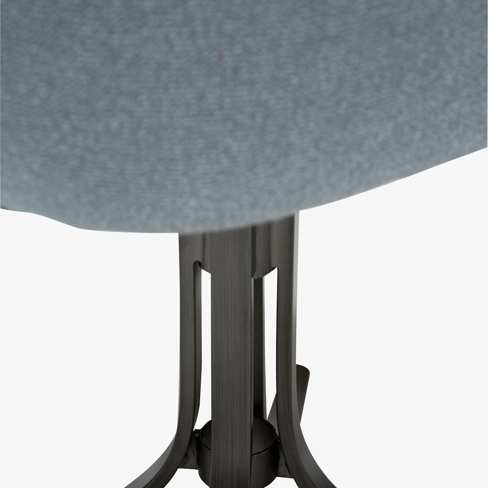 TAVERA | כיסא משרדי מרופד בבד בוקלה בשילוב רגלי מתכת בגוון שחור