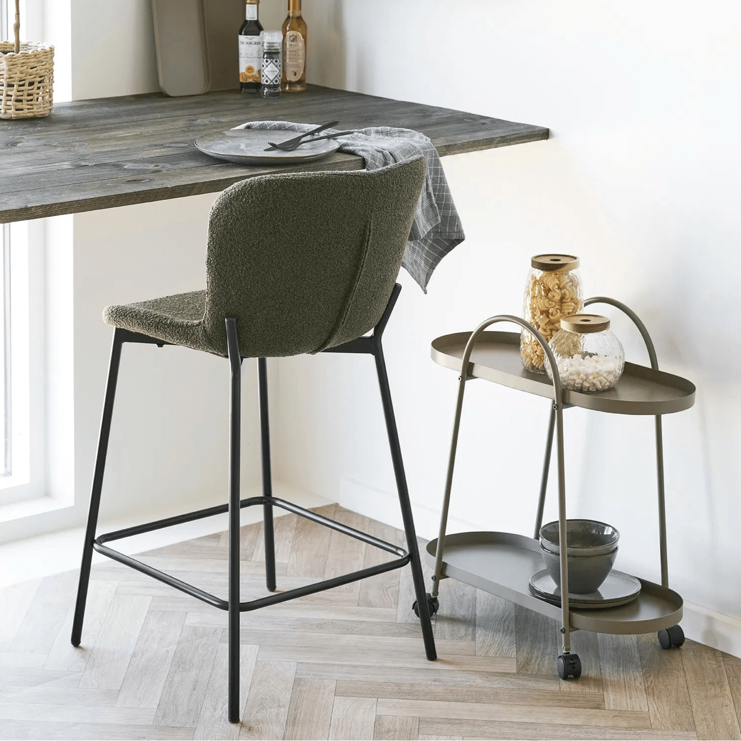 TOBOKE | כיסא בר מרופד בשילוב רגלי מתכת