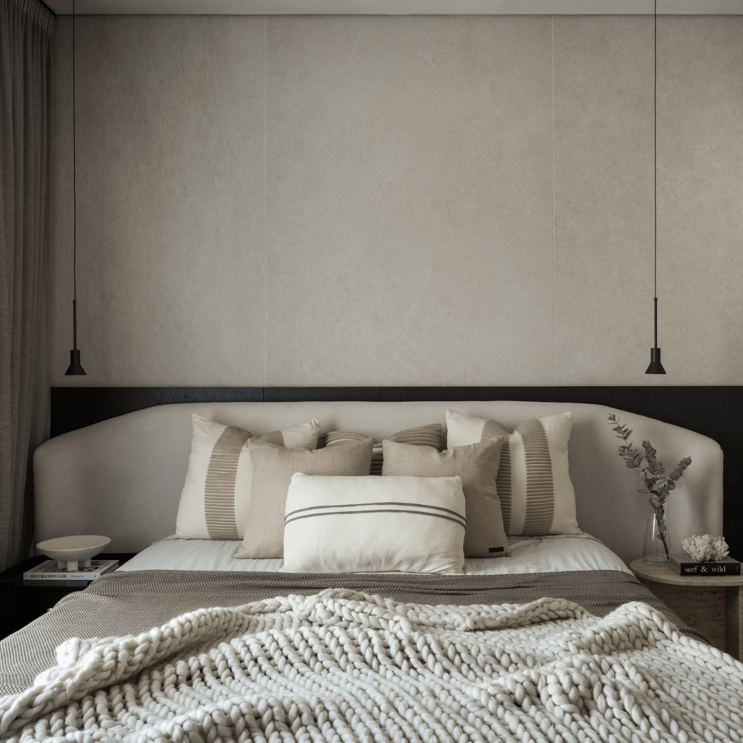 DRAWLIN | מיטה מרופדת בסגנון יפני עם גב מעוגל