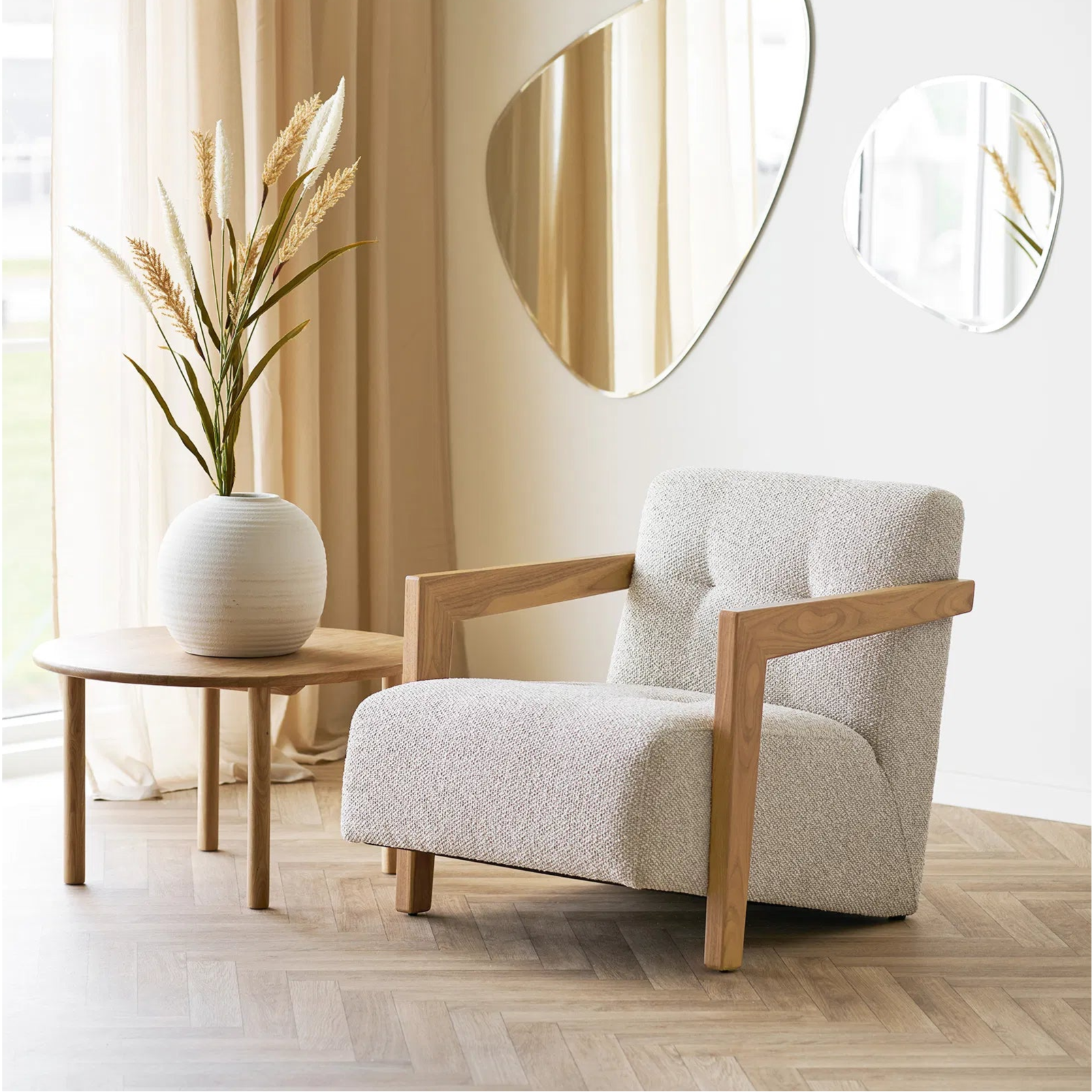 YUZIKA | כורסא נורדית מרופדת בשילוב עץ אלון מלא