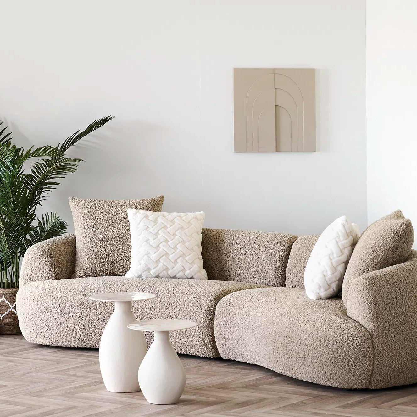 SETU | ספה סקנדינבית מרופדת בבד בוקלה, 302 ס"מ