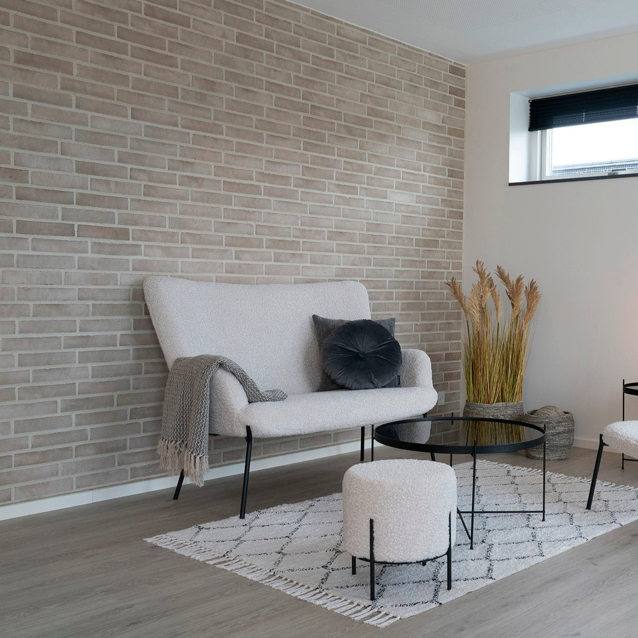 KURMA | ספה דו מושבית, מרופדת בבד דמוי צמר