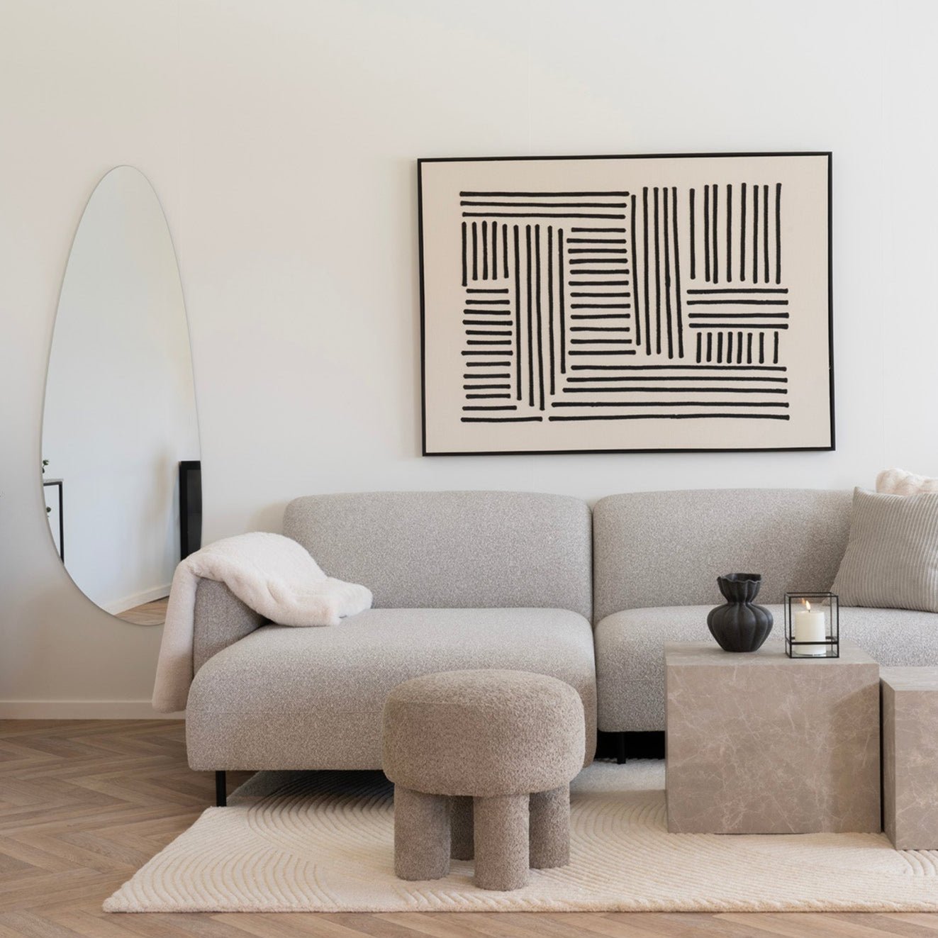 MILVA | ספת שזלונג סקנדינבית מרופדת בבד בוקלה