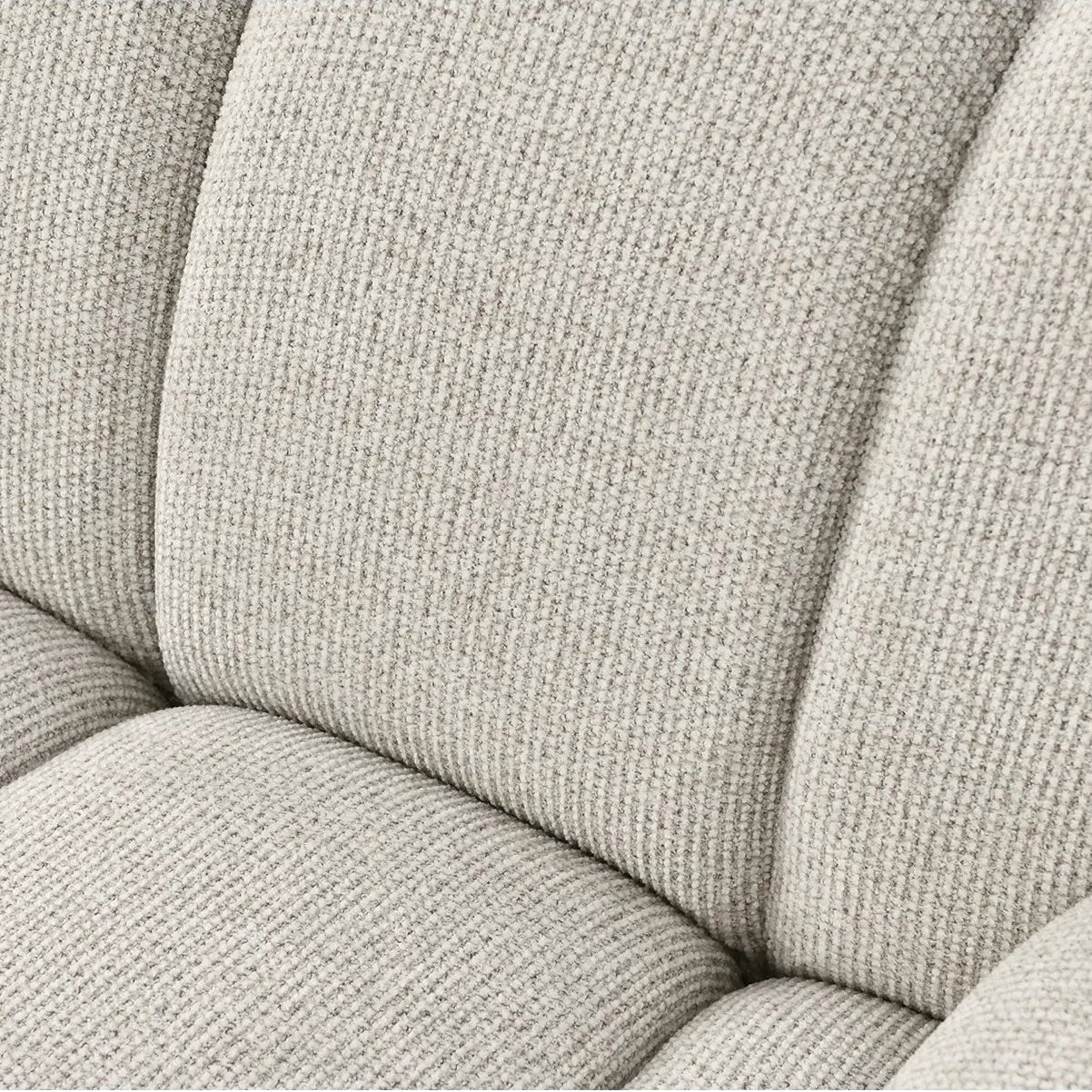 SUNEA | ספת שזלונג מרופדת בבד אריג