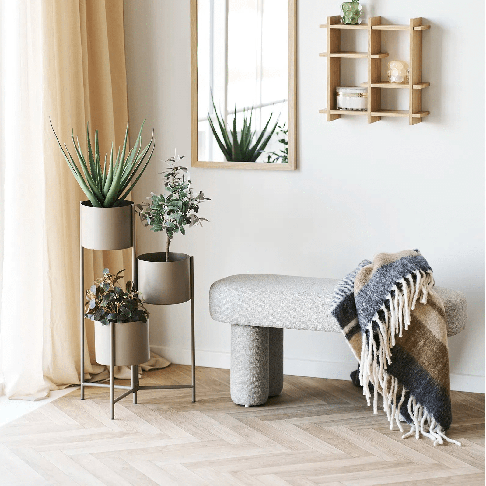 SIBE | ספסל אובלי מרופד בבד אריג בגוון חול - KUALA