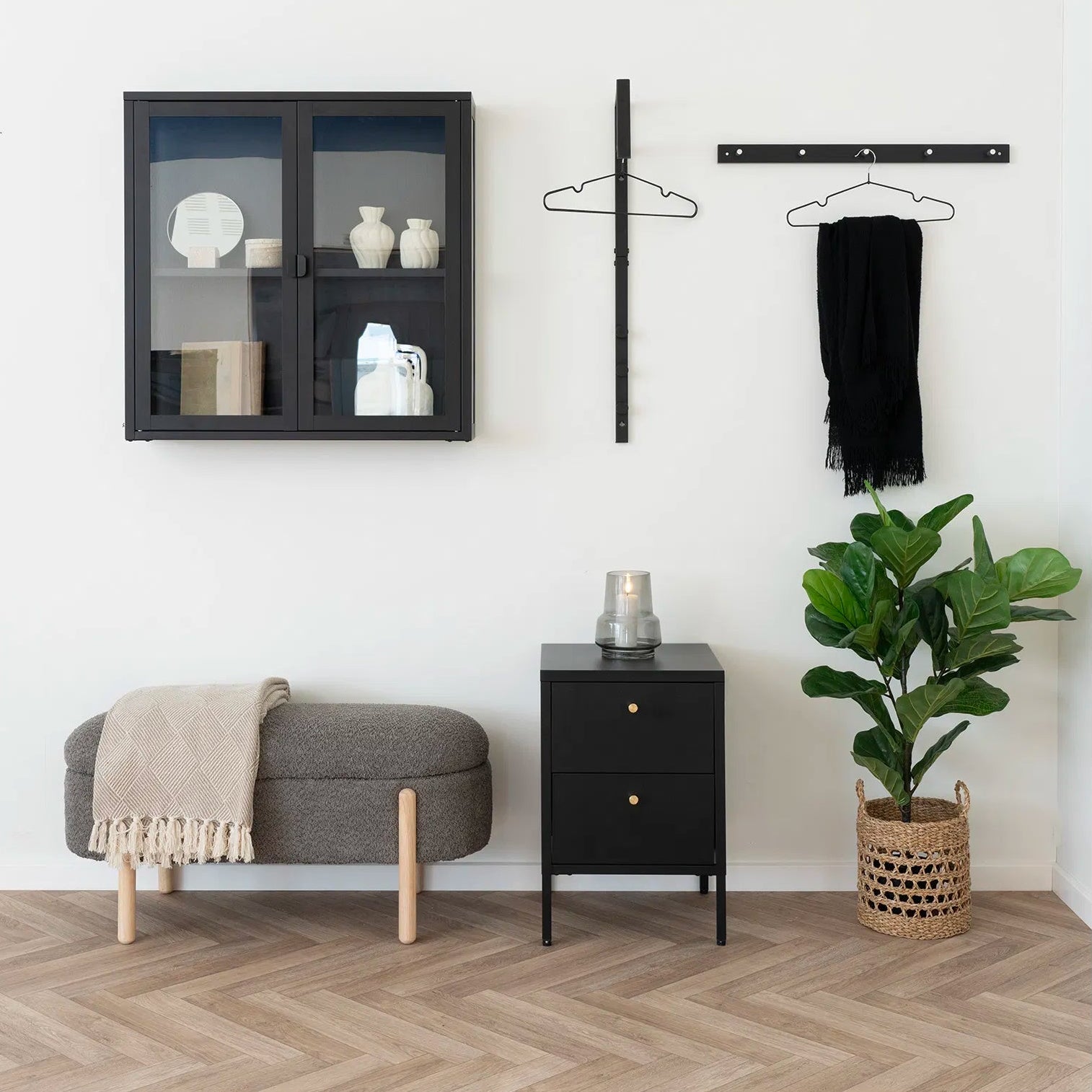 LITEN | ספסל אובלי מרופד עם תא אחסון, בשילוב רגליי עץ - KUALA