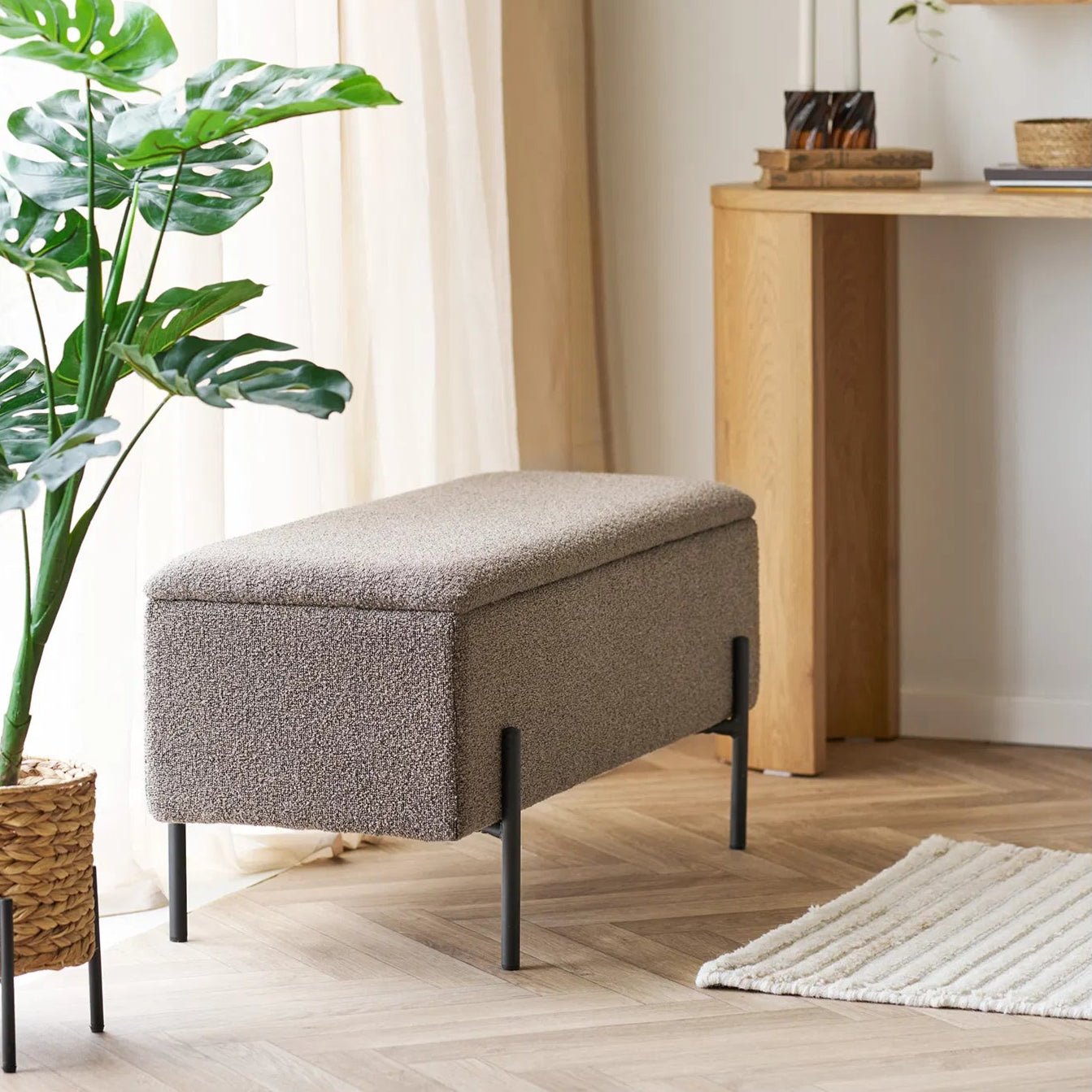 TOKI | ספסל אחסון מרופד בבד בוקלה