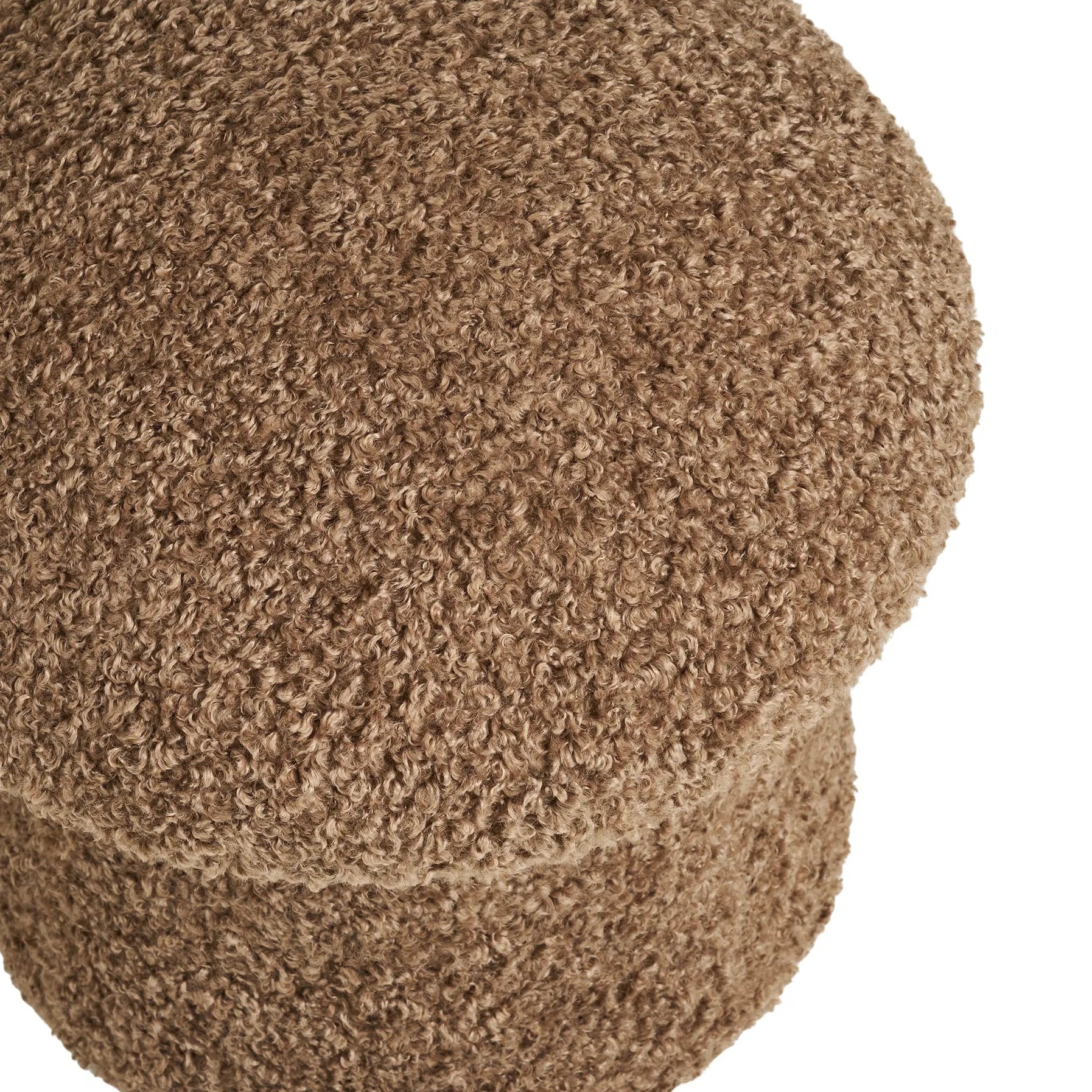 NEZI | הדום בצורת פטריה מרופד בבד דמוי צמר בגוון חום