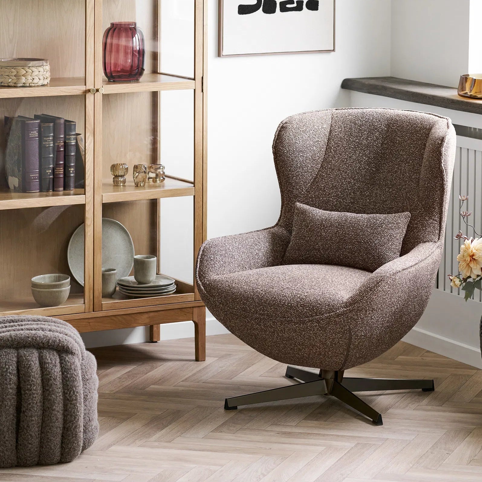 NALF | הדום מעוצב מרופד בבד דמוי צמר בגוון חום - KUALA