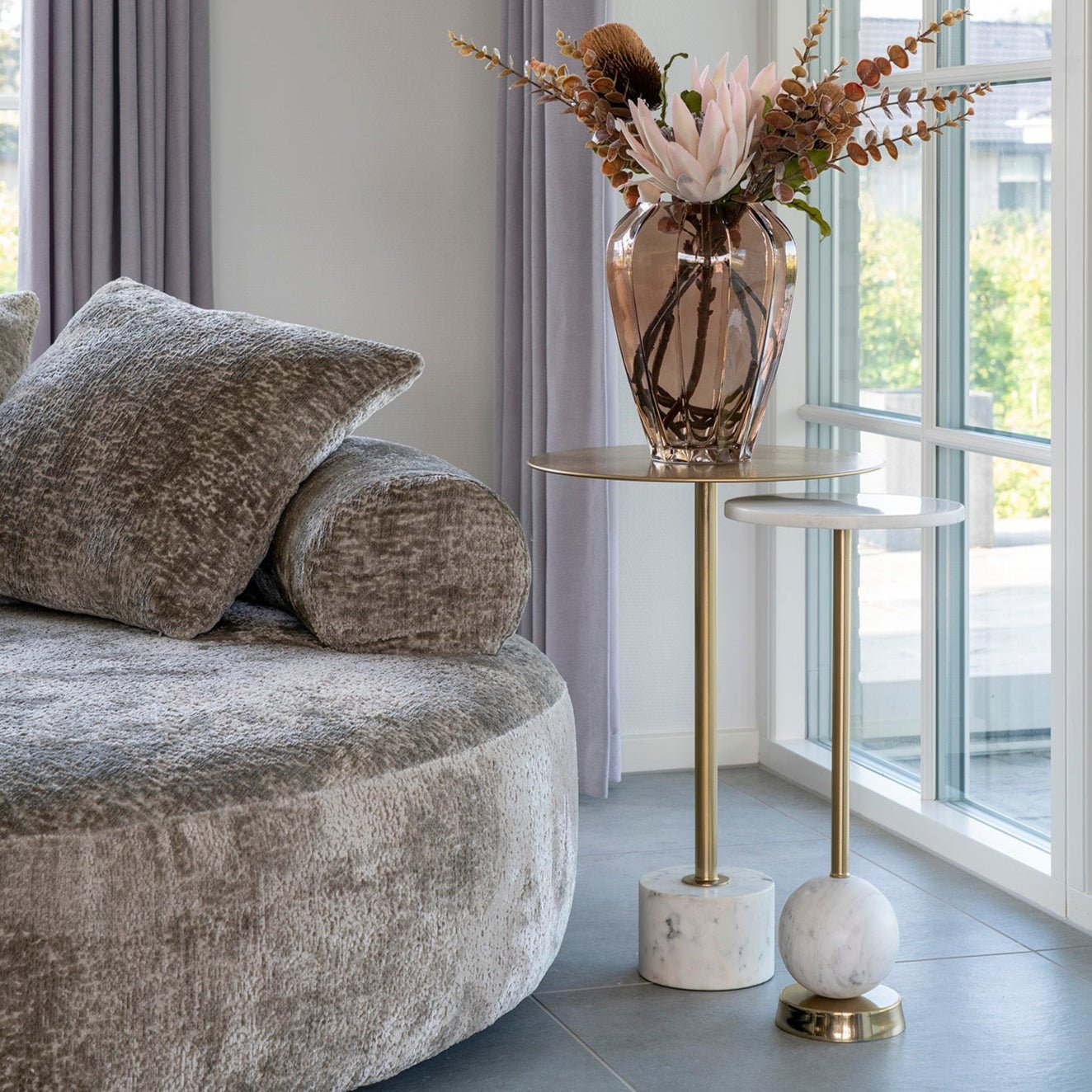 MORKA | שולחן צד עגול משיש ומתכת, קוטר 25 ס"מ