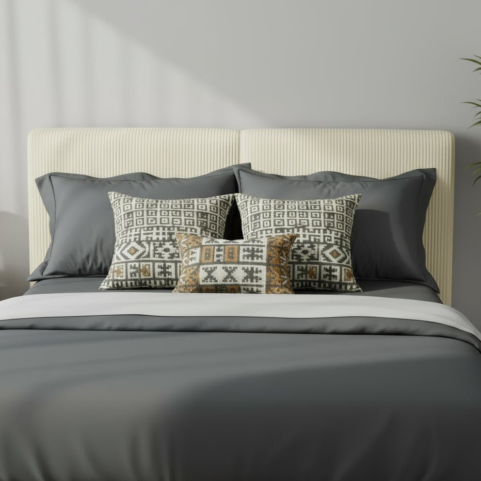 HALVI | מיטה סקנדינבית מרופדת בבד קורדרוי בשילוב עץ אגוז