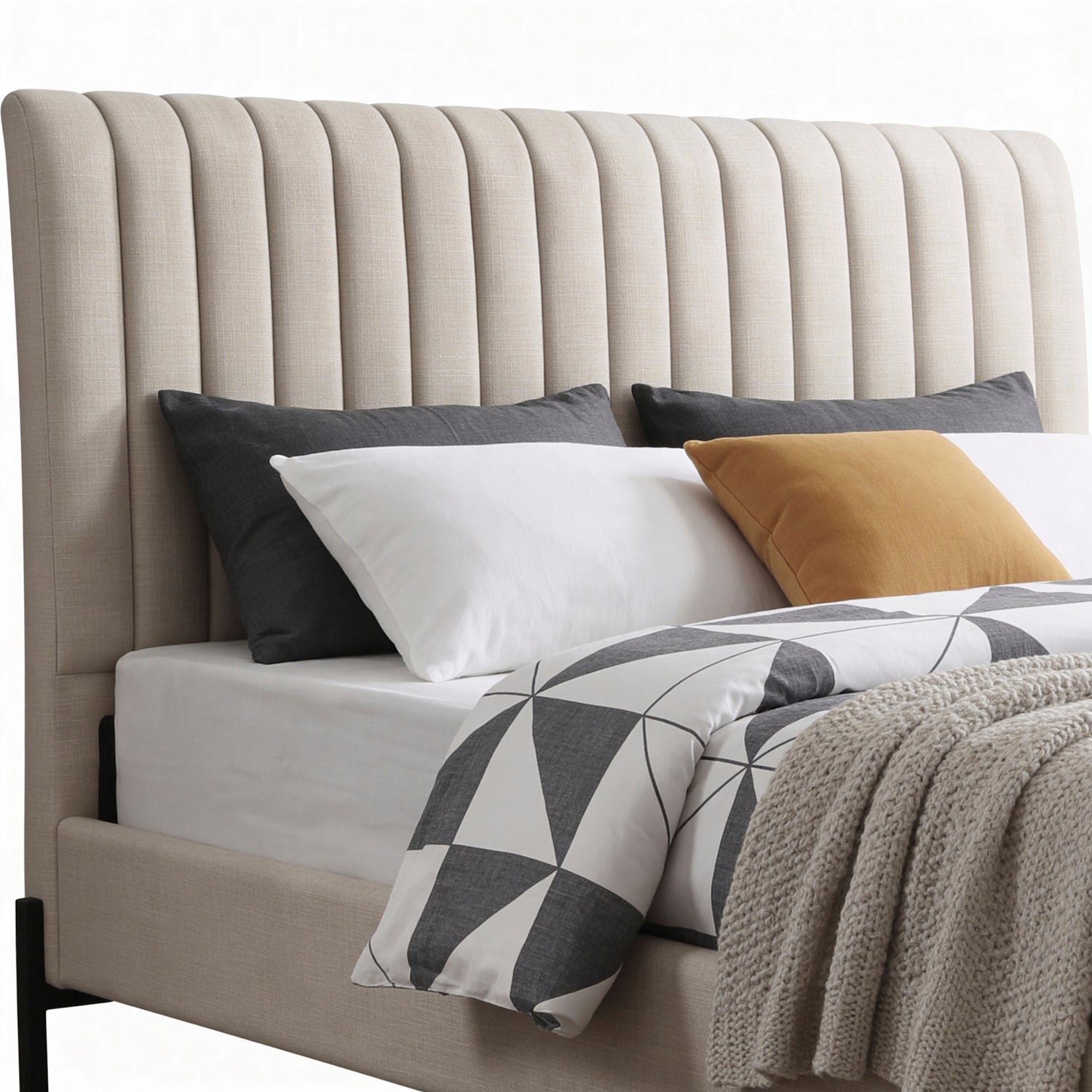 ROALY | מיטה זוגית מרופדת בבד אריג