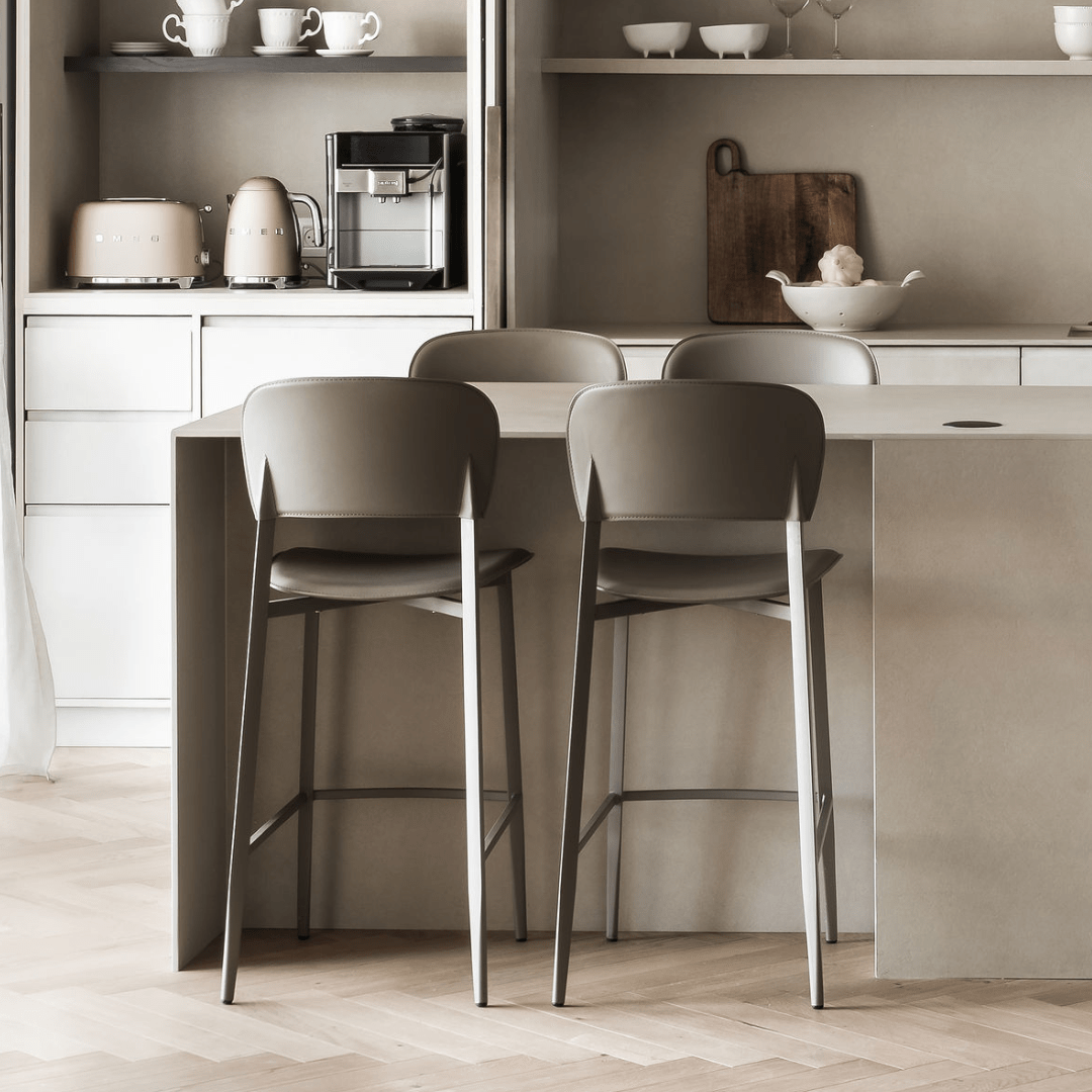 PLARA | כיסא בר מודרני מרופד בבד דמוי עור