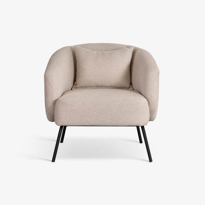 MARGO | כורסא מעוצבת בגוון ורדרד, בשילוב רגלי ברזל שחורות