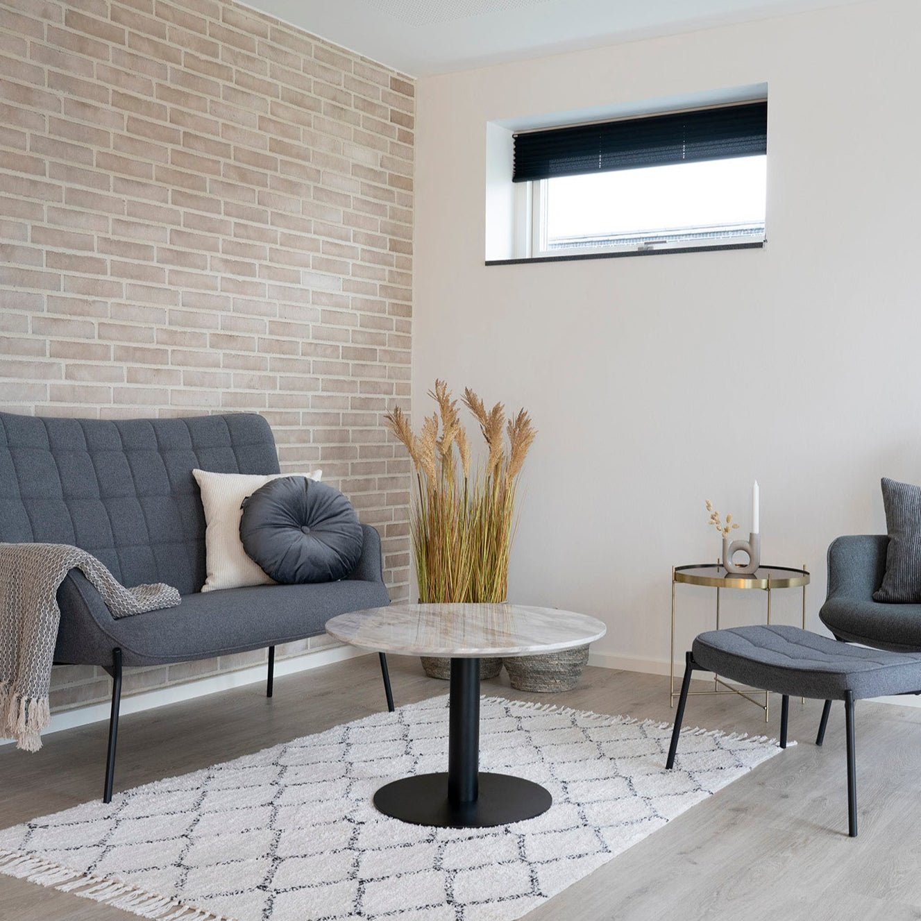 YELVA | שולחן סלון עגול משיש ומתכת, קוטר 70 ס"מ