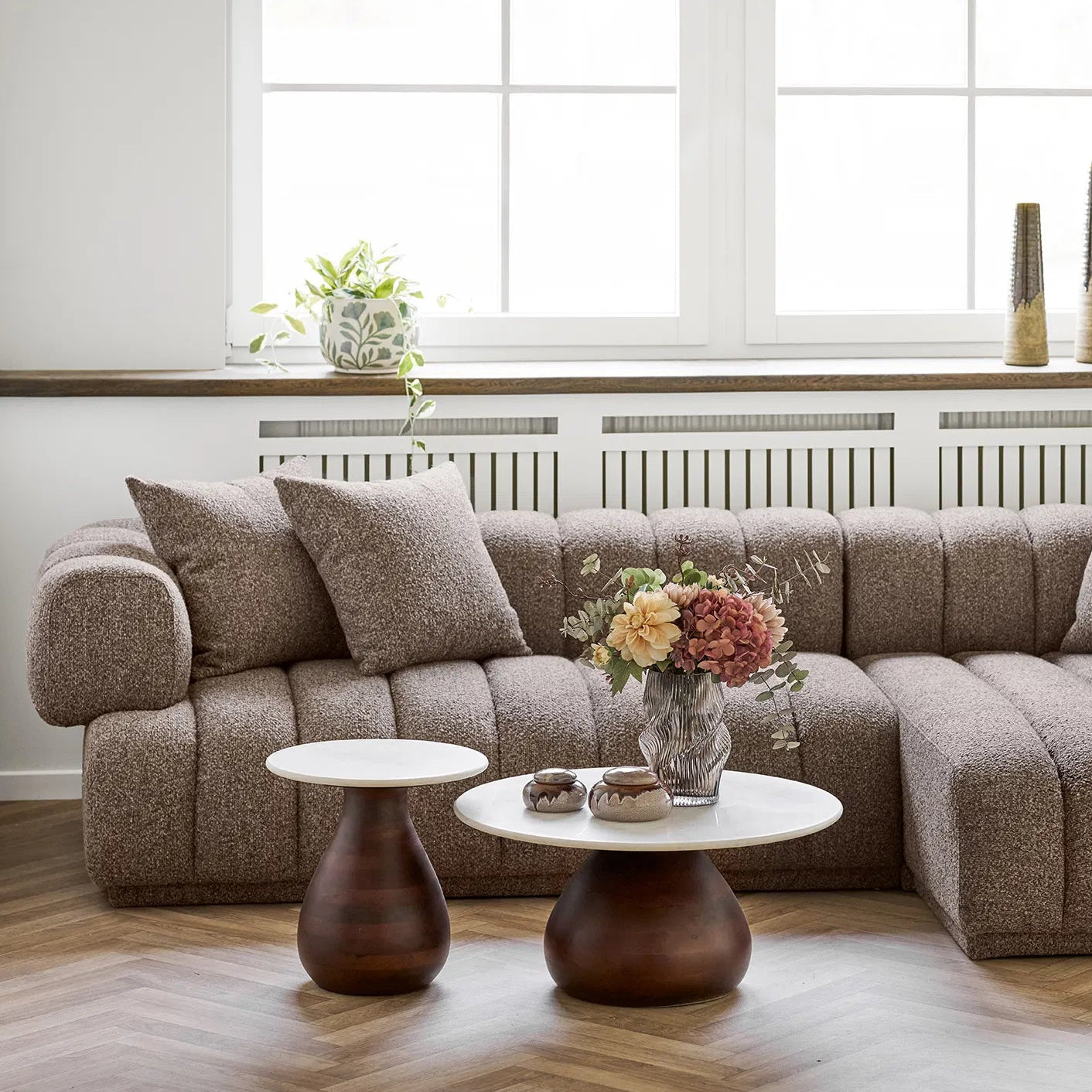 KERA |  שולחן צד עגול מעץ מנגו מלא ושיש, קוטר 40 ס"מ - KUALA