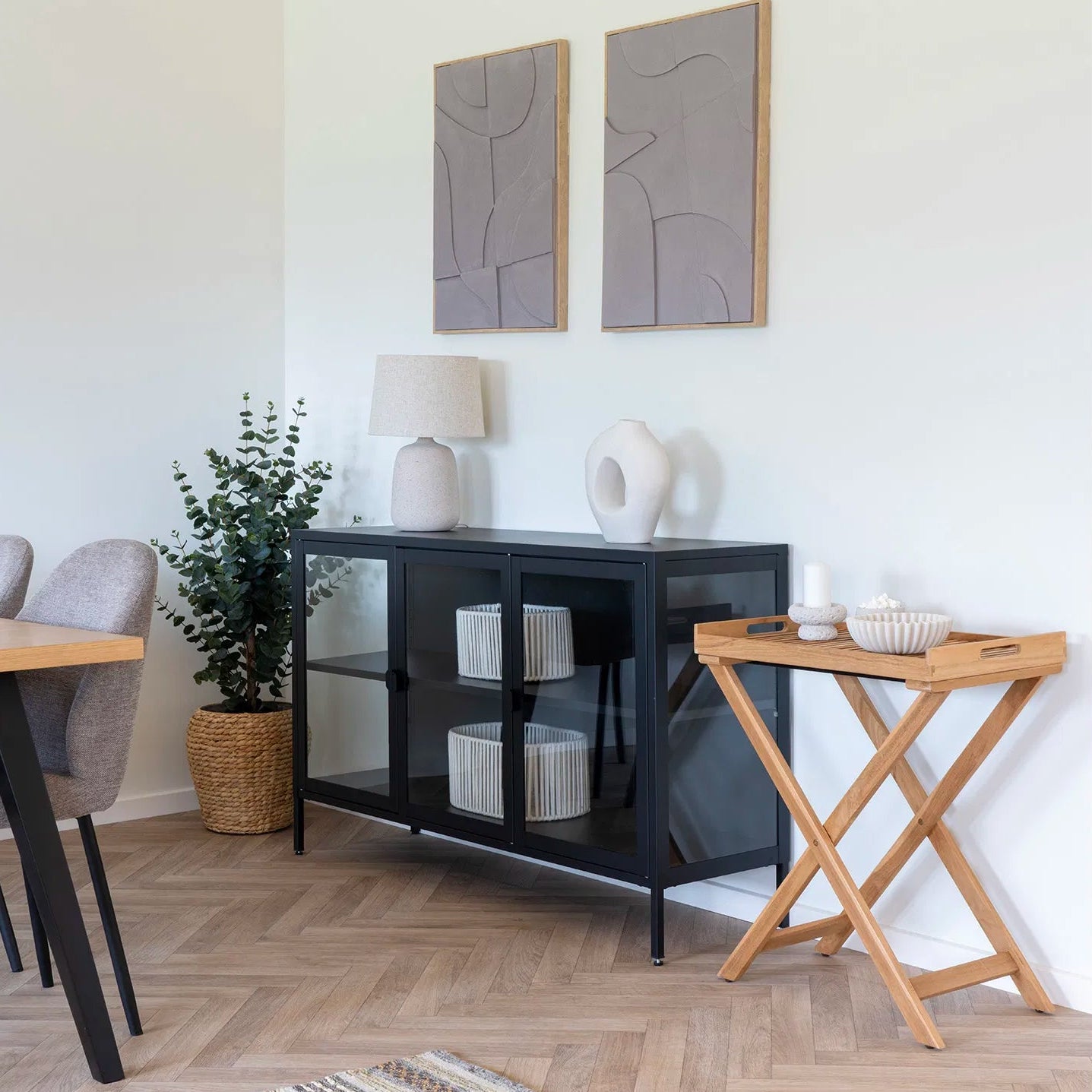 STILN | קומודה ממתכת וזכוכית, עם 3 דלתות ומדפים סגורים - KUALA