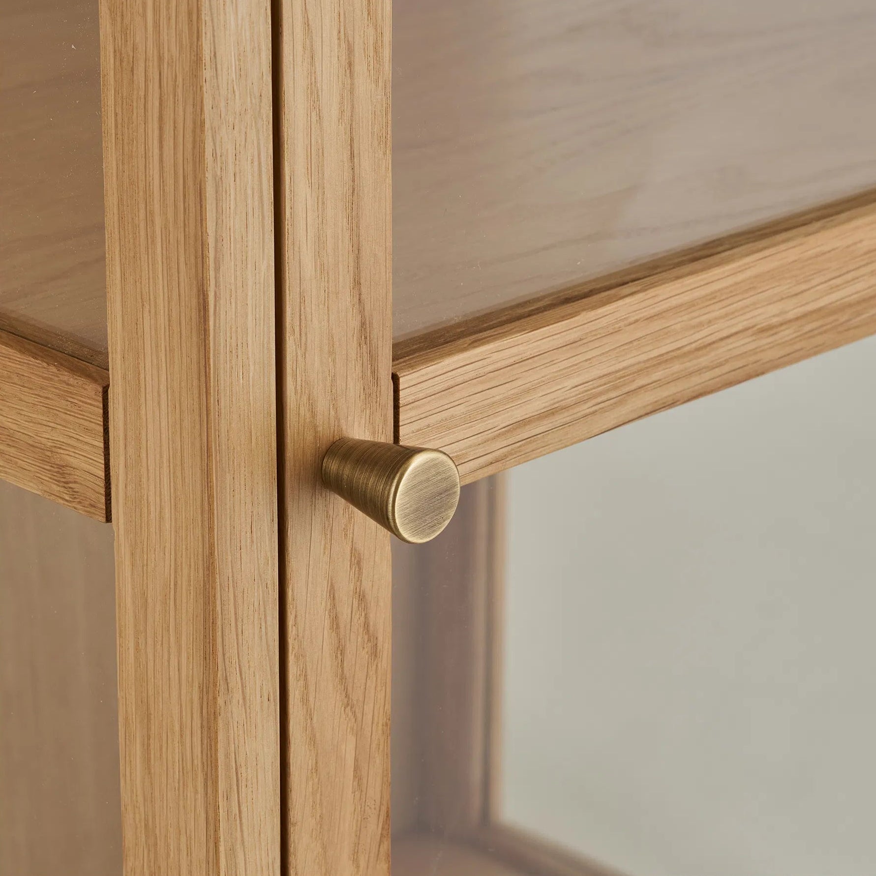 SURI | ספרית מדפים מעץ וזכוכית - KUALA