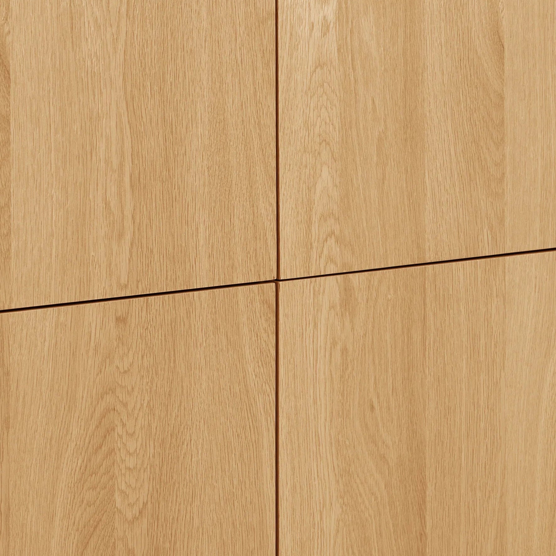 SULE | שידת אחסון מעץ עם מדפים סגורים