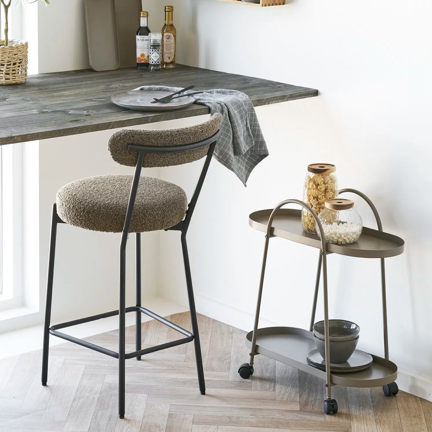 LINOTI | עגלת משקאות ממתכת עם שני מדפים