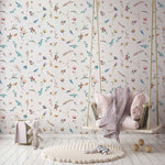 JIKA | טפט פרחוני עדין על רקע לבן